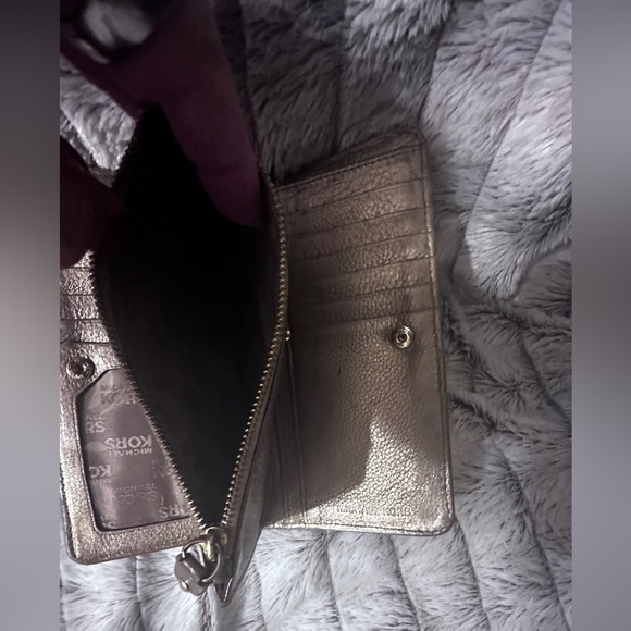 Michael Kors wallet EUC - Picture 4 of 6